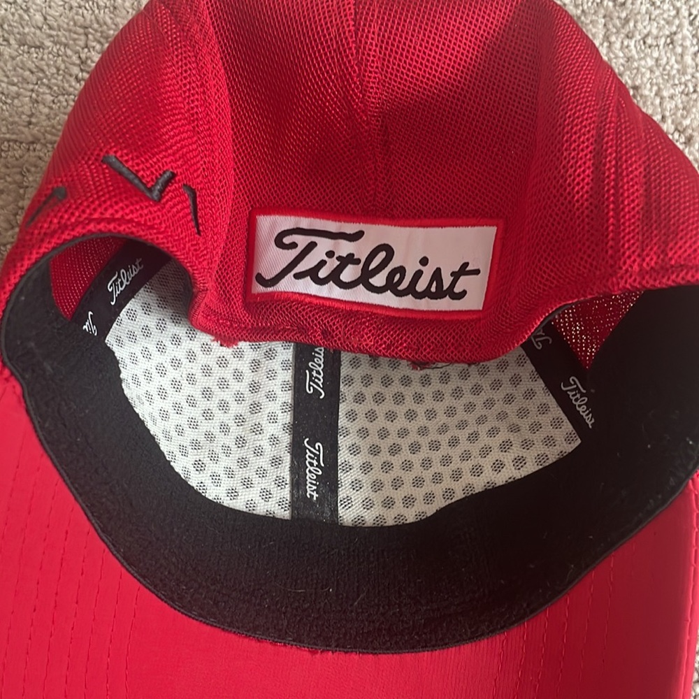 Red Titleist hat, never worn - Picture 4 of 4
